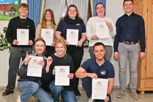 2025-3-26-BI-DLRG- Bild 2 Ehrungen 10 Jahre