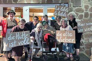 2025-3-3-NO-bke-Wieberfasent-Freuen sich über die vielen Zuschauer - das Orgateam Aldi Wieber