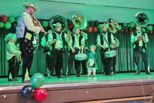 2025-3-3-ZE-UH-Natascha Comeau- Eckwaldhexen Kinderball_Bild2_Eckwaldpuper