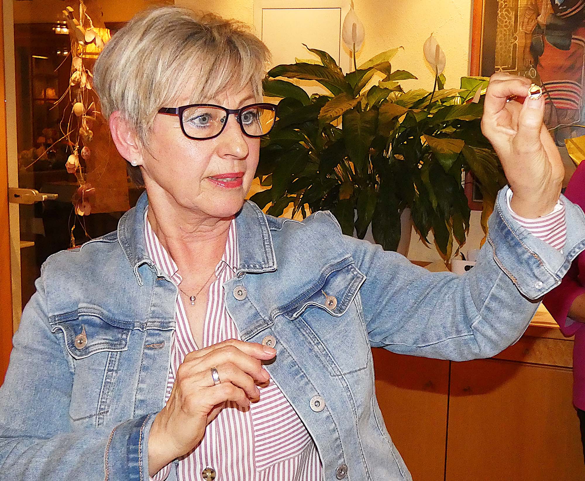 2025-3-31-BI-bia-Kirchenchor-und-E Ehrennadel