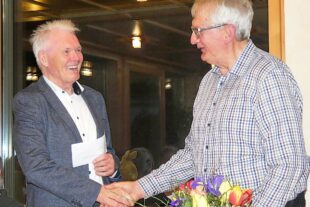 2025-3-31-BI-bia-Kirchenchor-und-Gratulation Scharffenberg