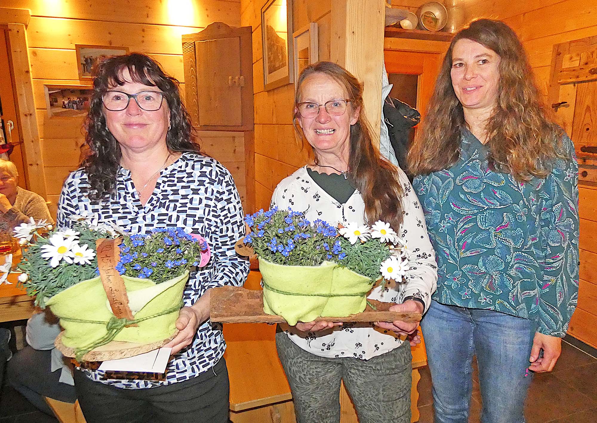 2025-4-2-BI-PB-bia-Landfrauen-und-Geehrte