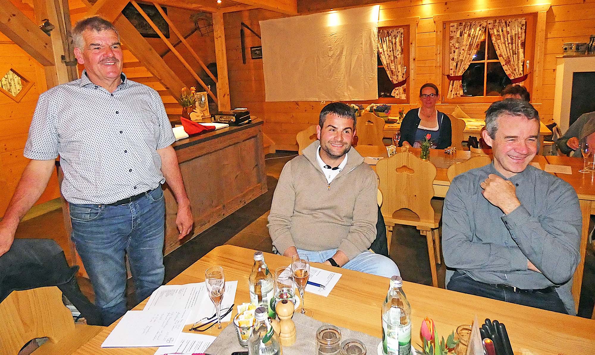 2025-4-2-BI-PB-bia-Landfrauen-und-Männer-Trio