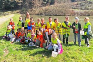 2025-4-9-ZE-UH-Grundschule- Kreisputzete Klasse 3b Kreisputzete