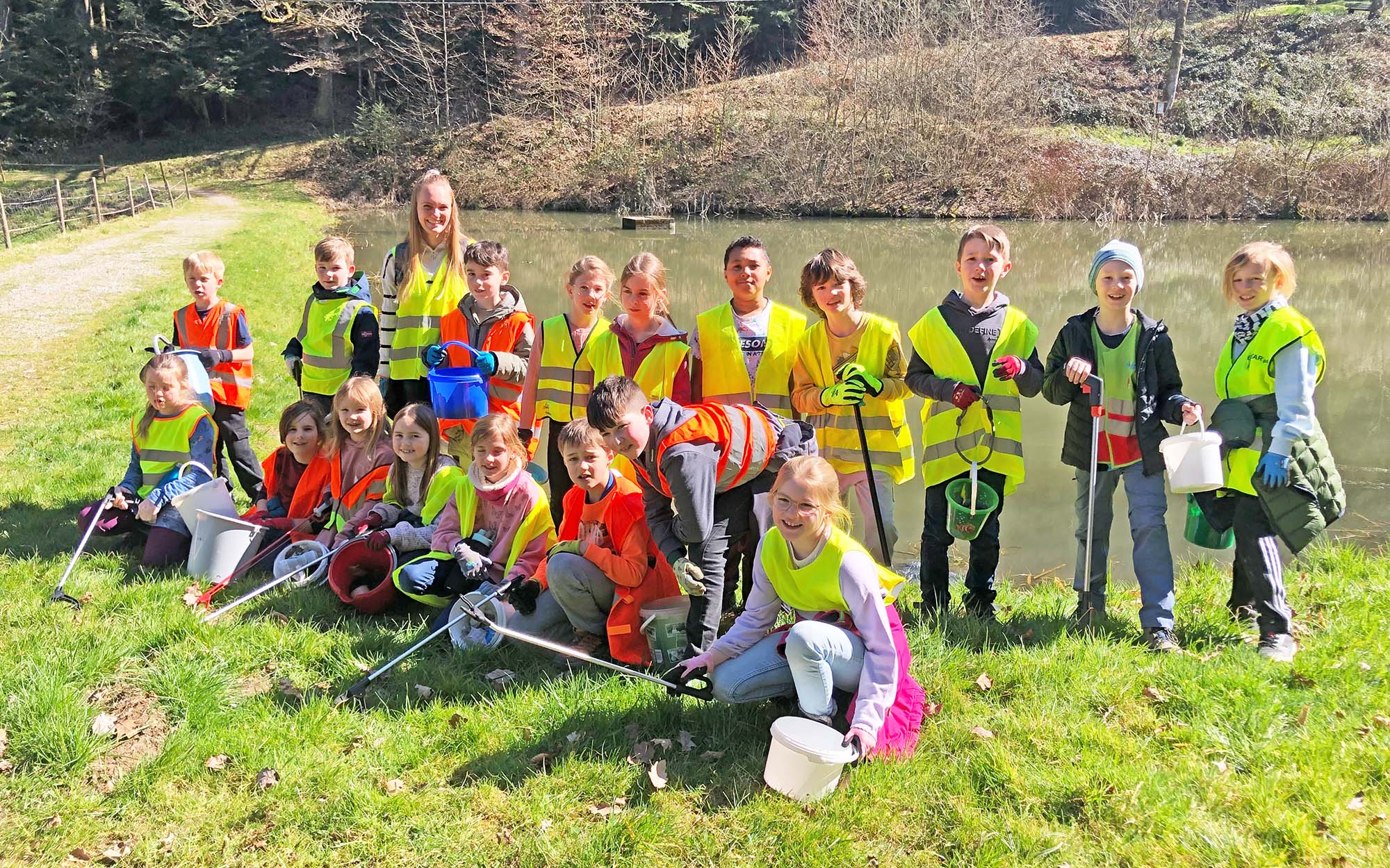 2025-4-9-ZE-UH-Grundschule- Kreisputzete Klasse 3b Kreisputzete