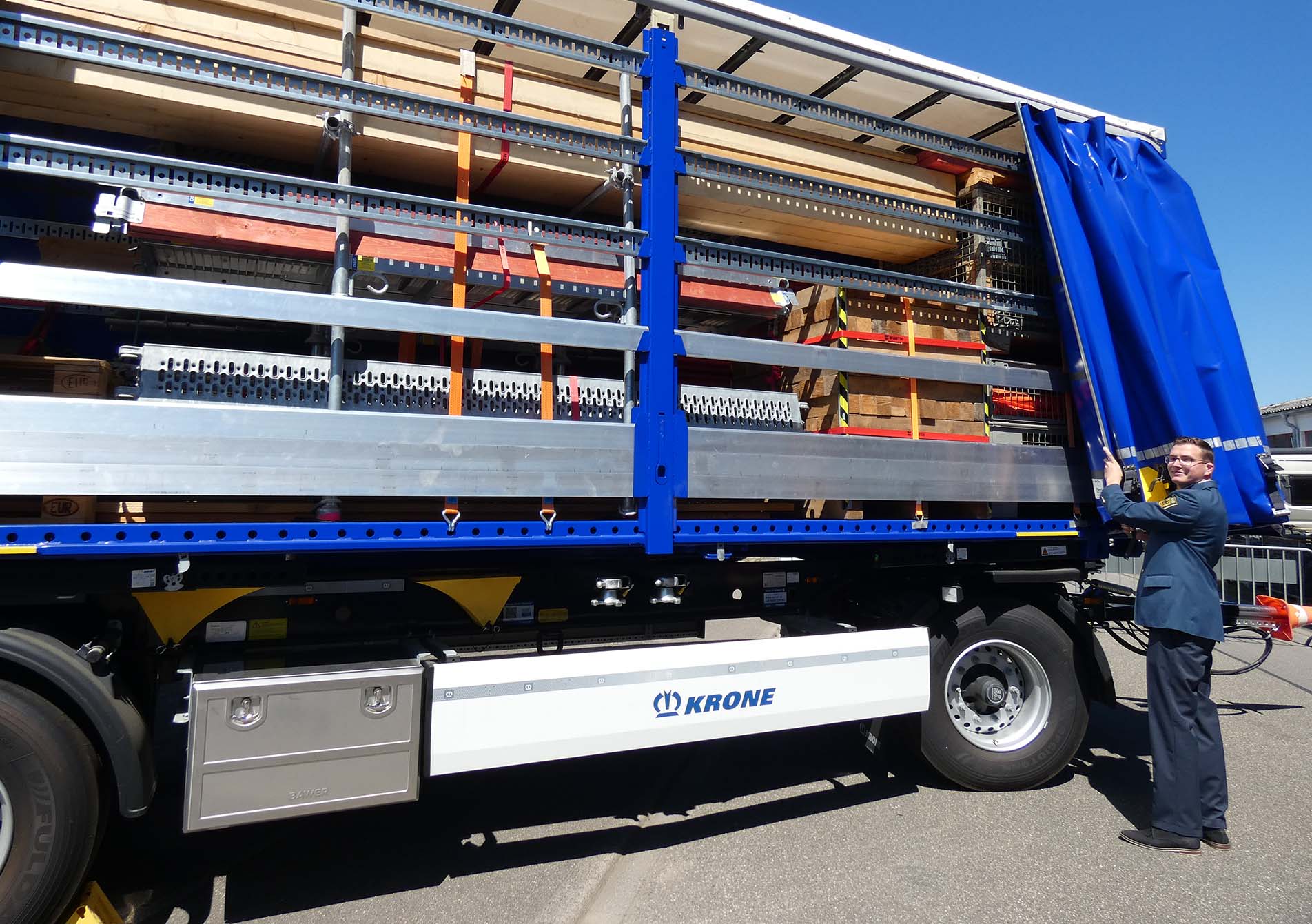 2025-5-14-BI-bia-THW-+ Gerüstwagen_neu_ mit Louis Sorychta