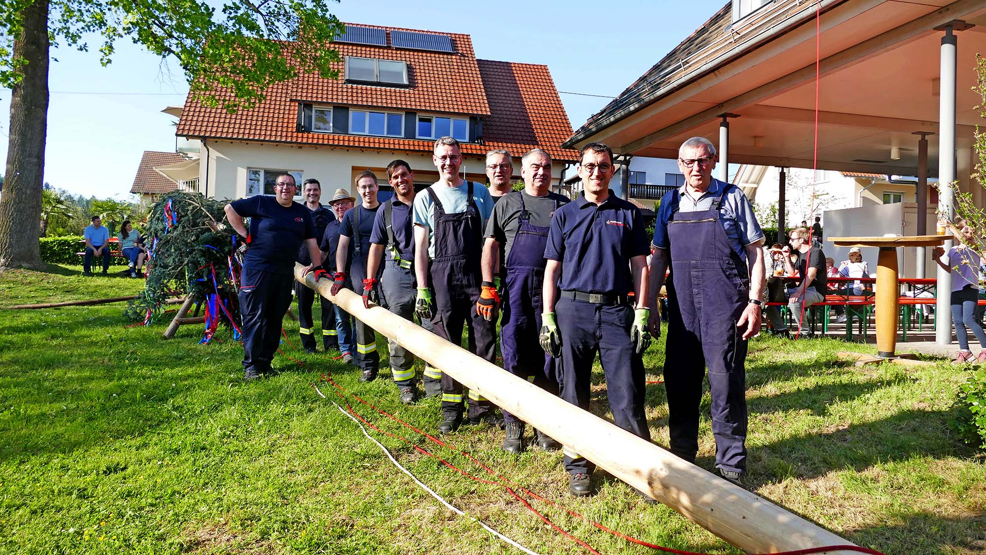 2025-5-2-ZE-UE-Martin Huber-Maibaumstellen-Entersbacher Wehrleute, es kann losgehen-min