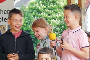 2025-5-21-NO-Grundschule-und-GS Küchenparty Einzeleinlagen_ Gabel brummt halt den Schnabel