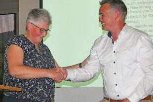 2025-5-23-BI-bia-Narrenzunft-und-Armbruster dankt Schlieter