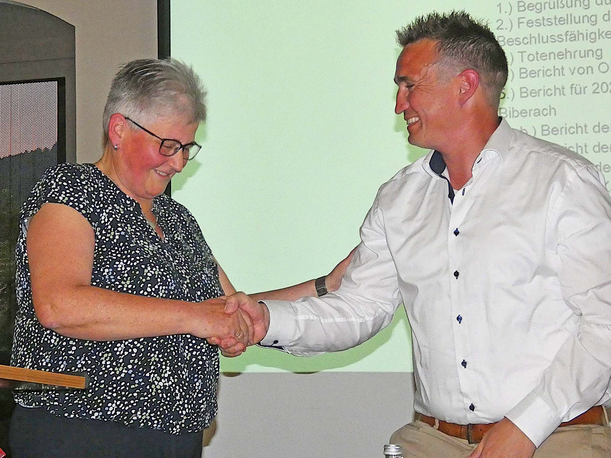 2025-5-23-BI-bia-Narrenzunft-und-Armbruster dankt Schlieter