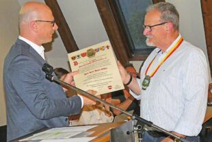2025-5-23-BI-bia-Narrenzunft-und-VON-Urkunde an Karl-Heinz_Charly_Gißler