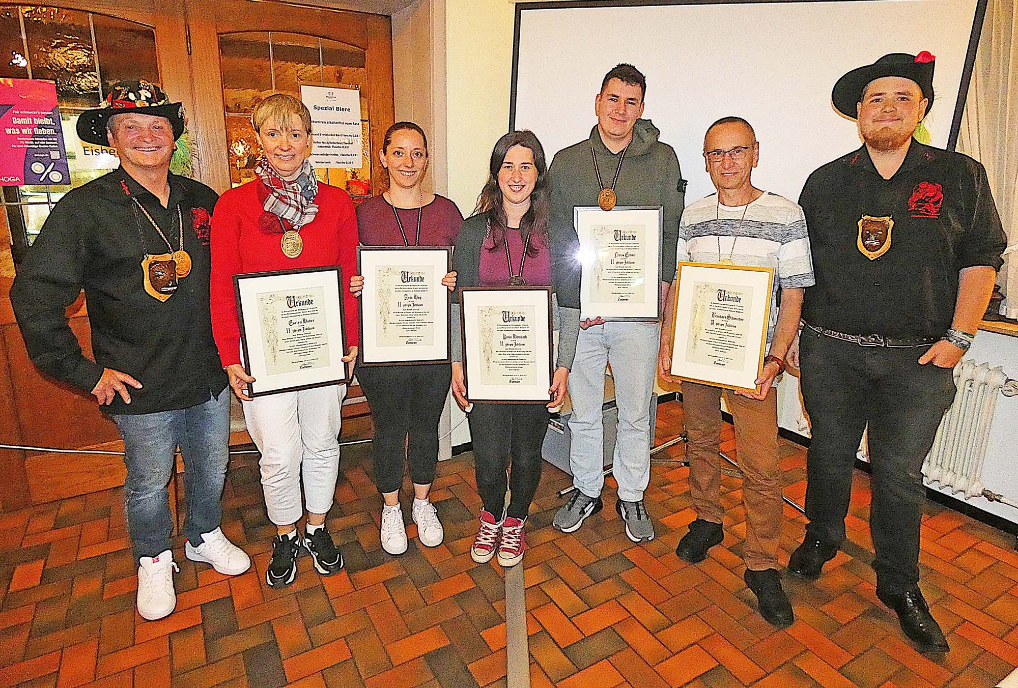 2025-5-26-OH-bia-Bärenzunft-und-anwesende Geehrte