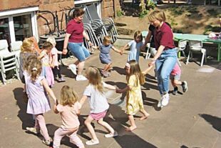 2025-5-26-OH-privat-Kinderhaus-Volkstanzgruppe 2025.jpg