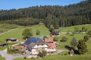 2025-5-30-ZE-UH-Unternehmen-Oberburehof mit Besenwirtschaft Spielplatz Ferienhaus Beitragsbild[44]