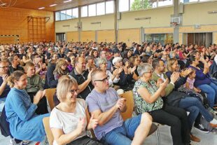 2025-5-5-BI-bia-Schulfest-und-Applaus Publikum 1