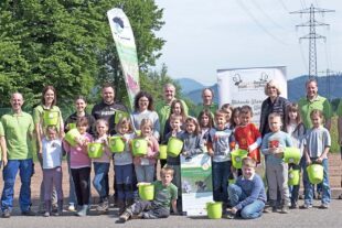 2025-5-9-BI-vo- Blumenwiese säen 2b AZV XT4V0111