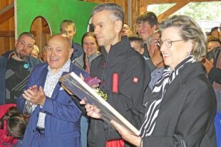 2025-6-10-NO-bia- Schwimmbad Eröffnung-und-SP Präsent Marlies Junker