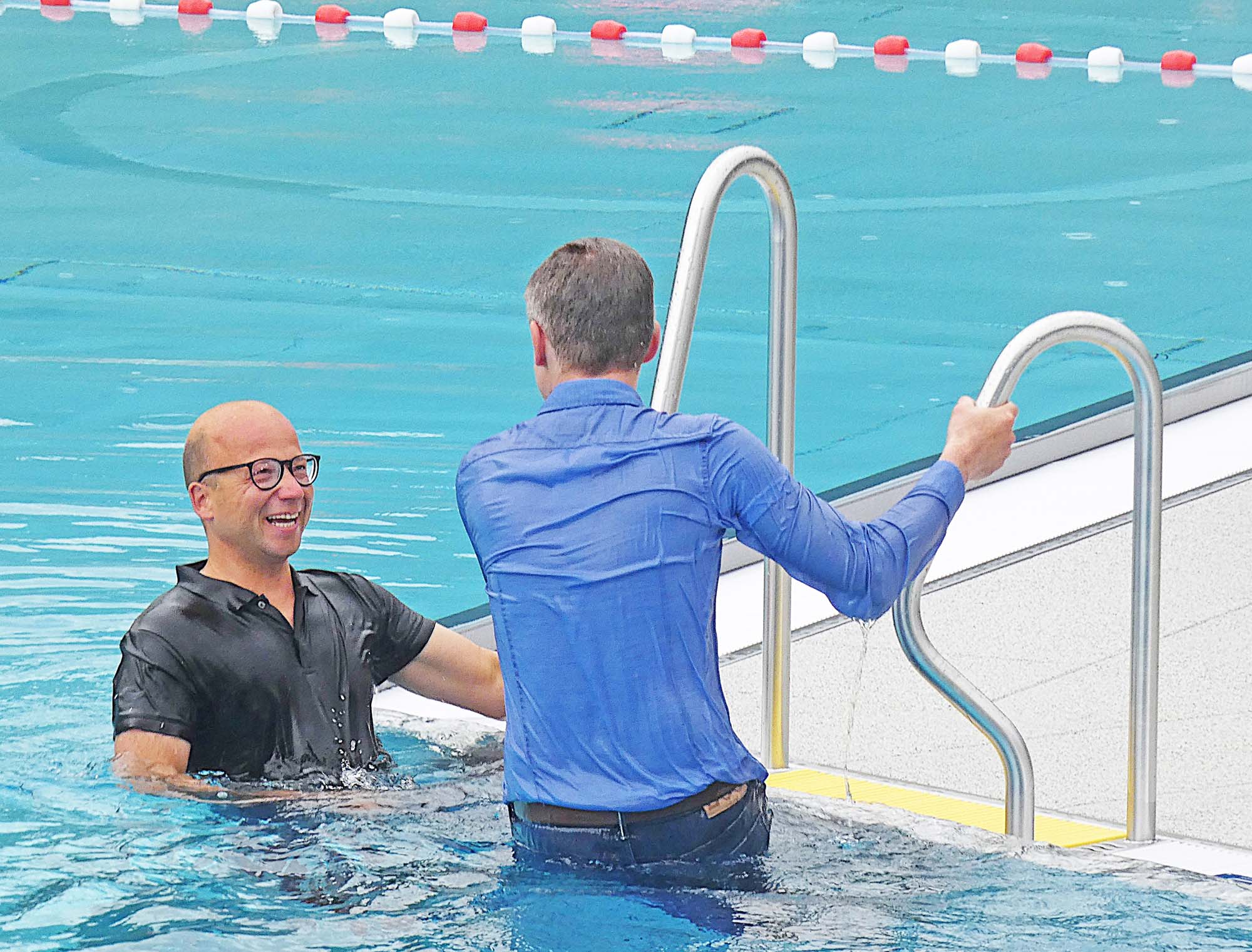 2025-6-10-NO-bia- Schwimmbad Eröffnung-und-SP Vorstandsduo im Wasser