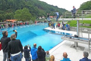 2025-6-10-NO-bia- Schwimmbad Eröffnung-und-Sprung Vorstände