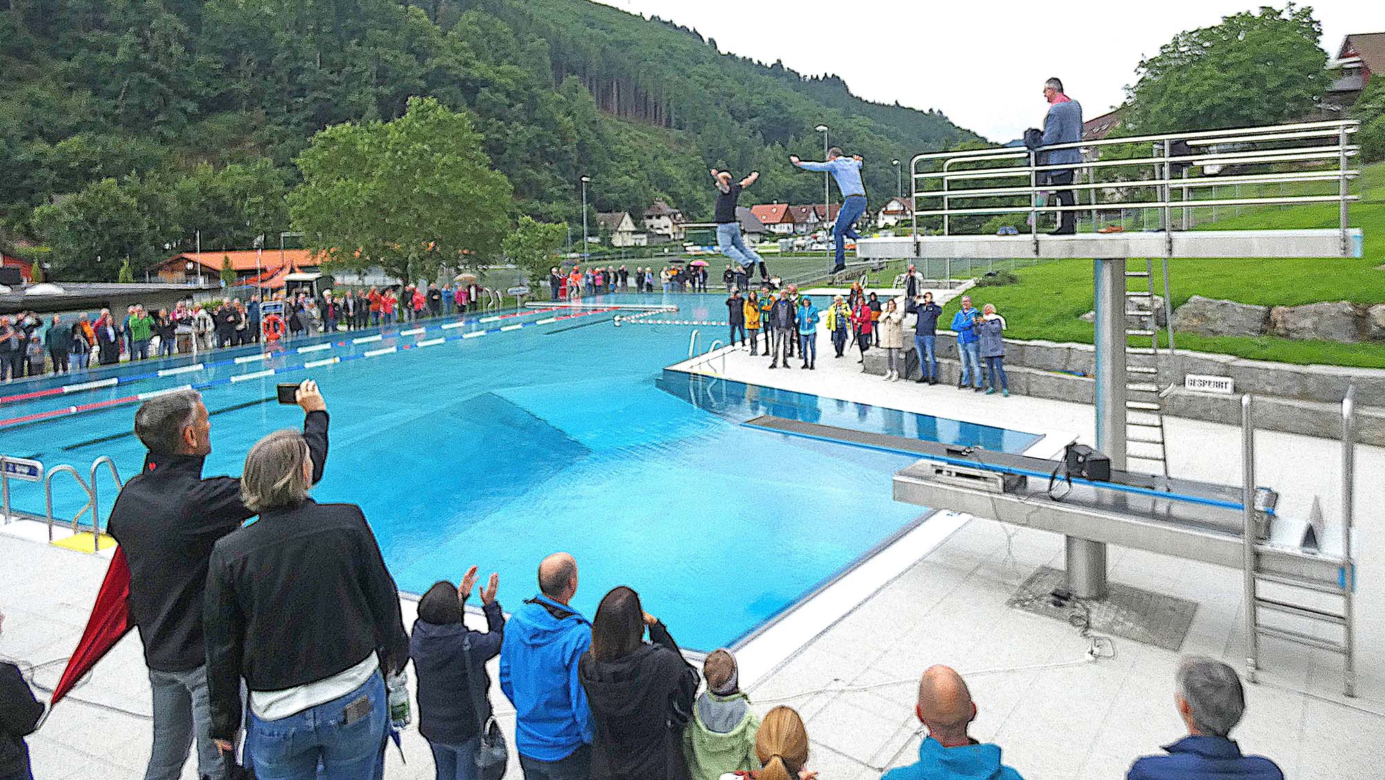 2025-6-10-NO-bia- Schwimmbad Eröffnung-und-Sprung Vorstände