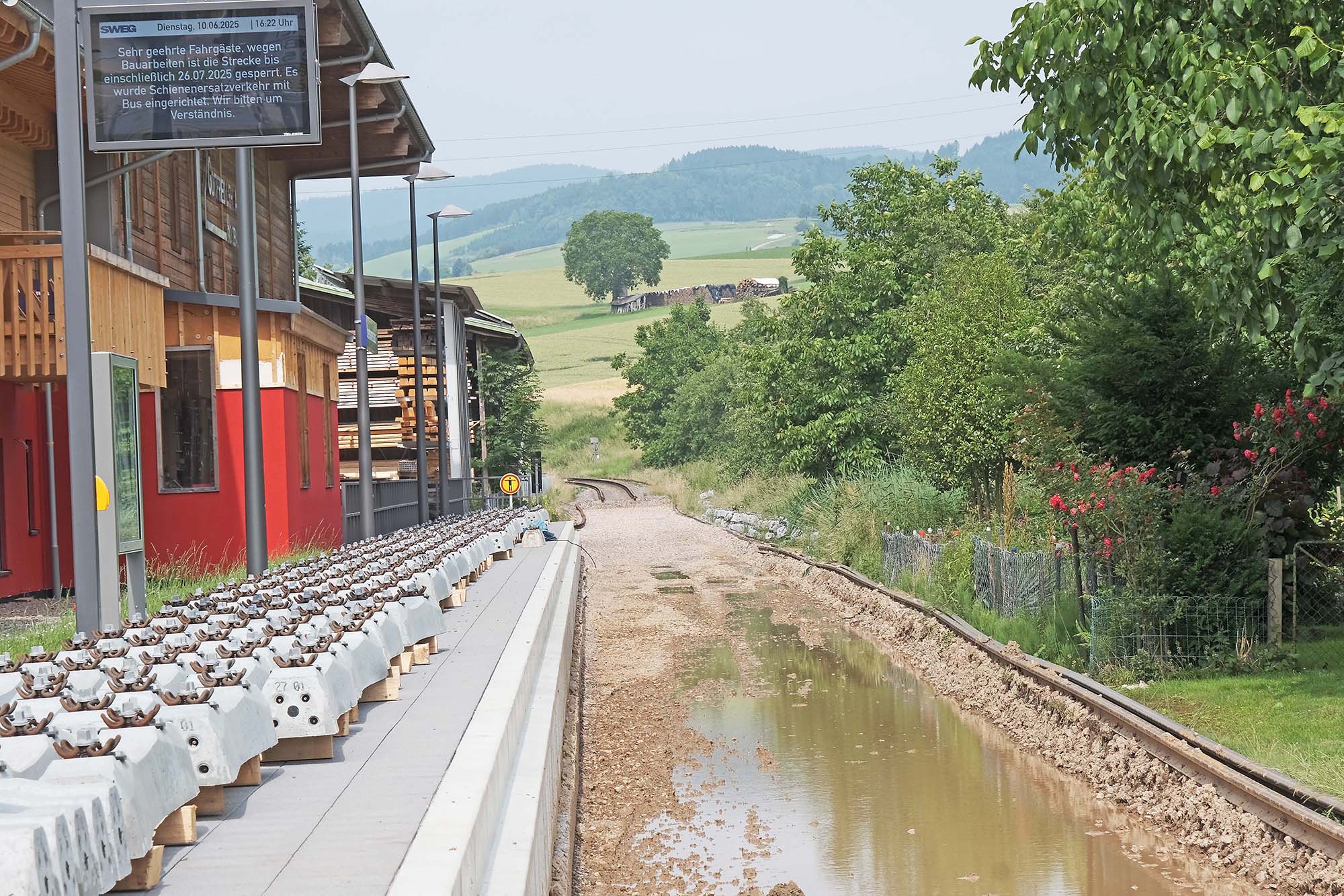 2025-6-11-ZE-UH-vo-Gleisarbeiten XT4V0326