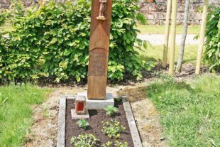 2025-6-13-BI-dp-Jubiläum Konradskapelle-Grab Amalia Schilli a