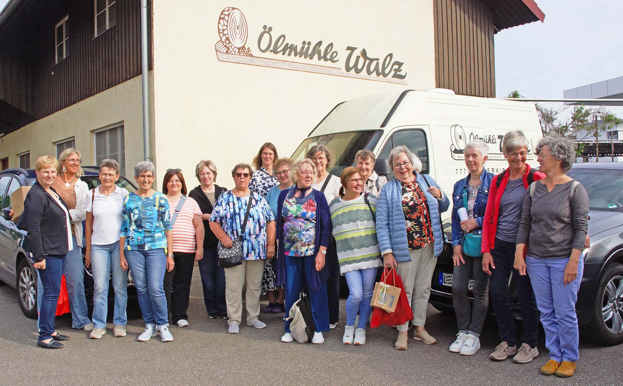 2025-6-16-ZE-UE-Irmgard Gureth- Landfrauen Ölmühle 2025-Gruppenbild Landfrauen