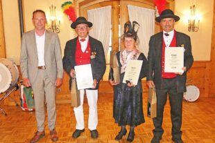 2025-6-20-OH-bia-Historische Bürgerwehr Oberharmersbach-Ehrungen 2025+ SP BGM-Geehrte