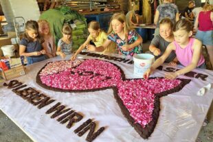 2025-6-23-OH-Simone Kech- Blumenteppiche Fronleichnam 0e05c1b5-60eb-4bea-87d6-3ff054b400c2