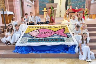 2025-6-23-OH-Simone Kech- Blumenteppiche Fronleichnam 710517dc-08b8-4524-aee8-e7f550f640a8