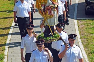 2025-6-25-NO-Kirchengemeinde St Ulrich-Fronleichnam-(c) Herbert VOllmer-DSC_2375