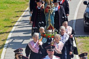 2025-6-25-NO-Kirchengemeinde St Ulrich-Fronleichnam-(c) Herbert Vollmer-DSC_2376