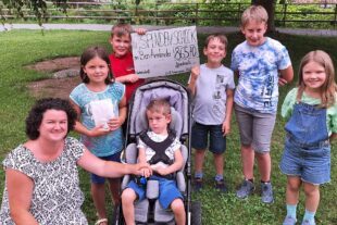 2025-6-25-NO-Nordrach-Kommunionkinder helfen Ben-1000107888