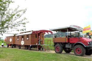 2025-7-11-BI-Gerhard Große-Schleppertreffen-Bild 4 - Sauna-Zug seitlich