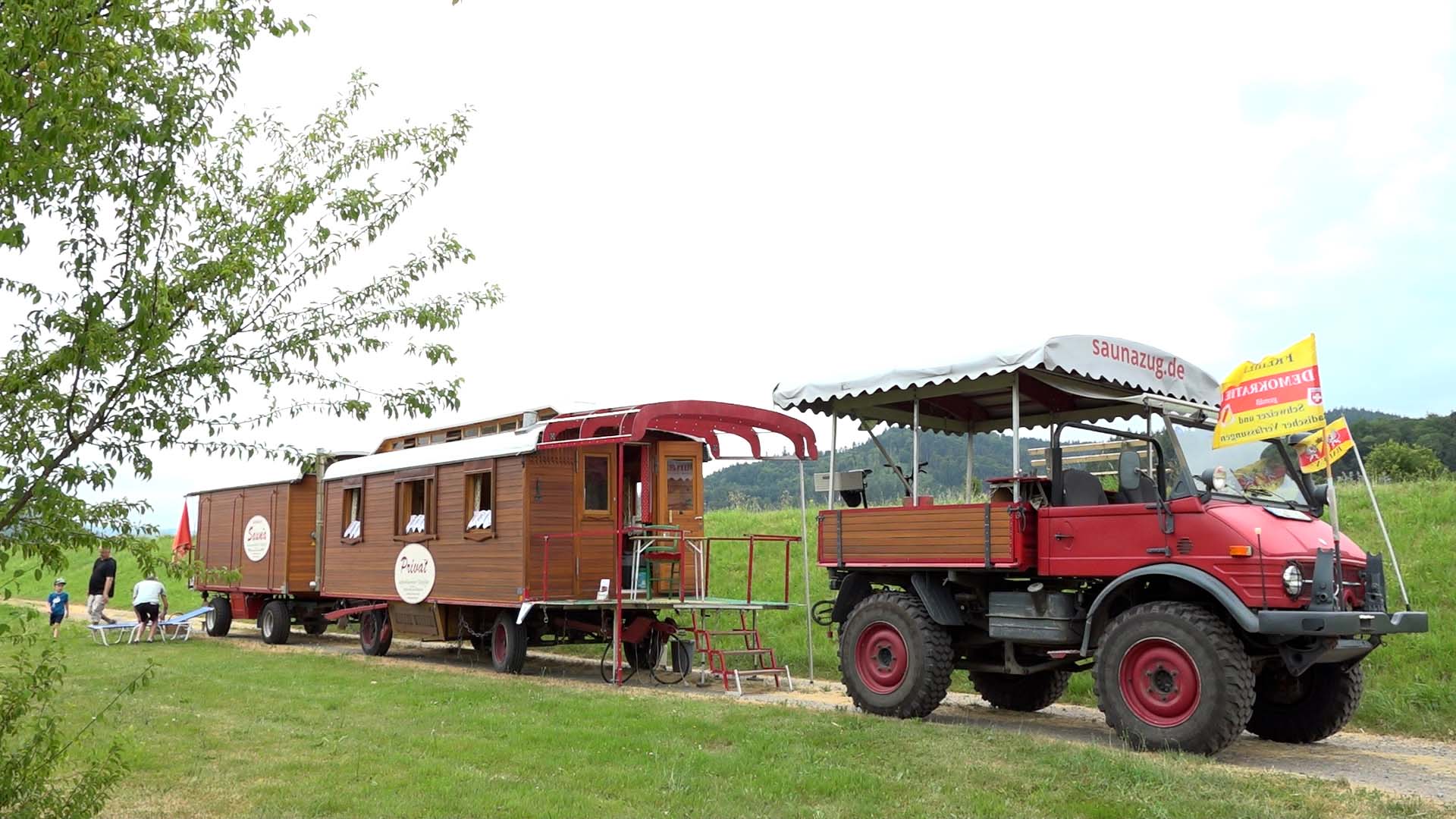 2025-7-11-BI-Gerhard Große-Schleppertreffen-Bild 4 - Sauna-Zug seitlich