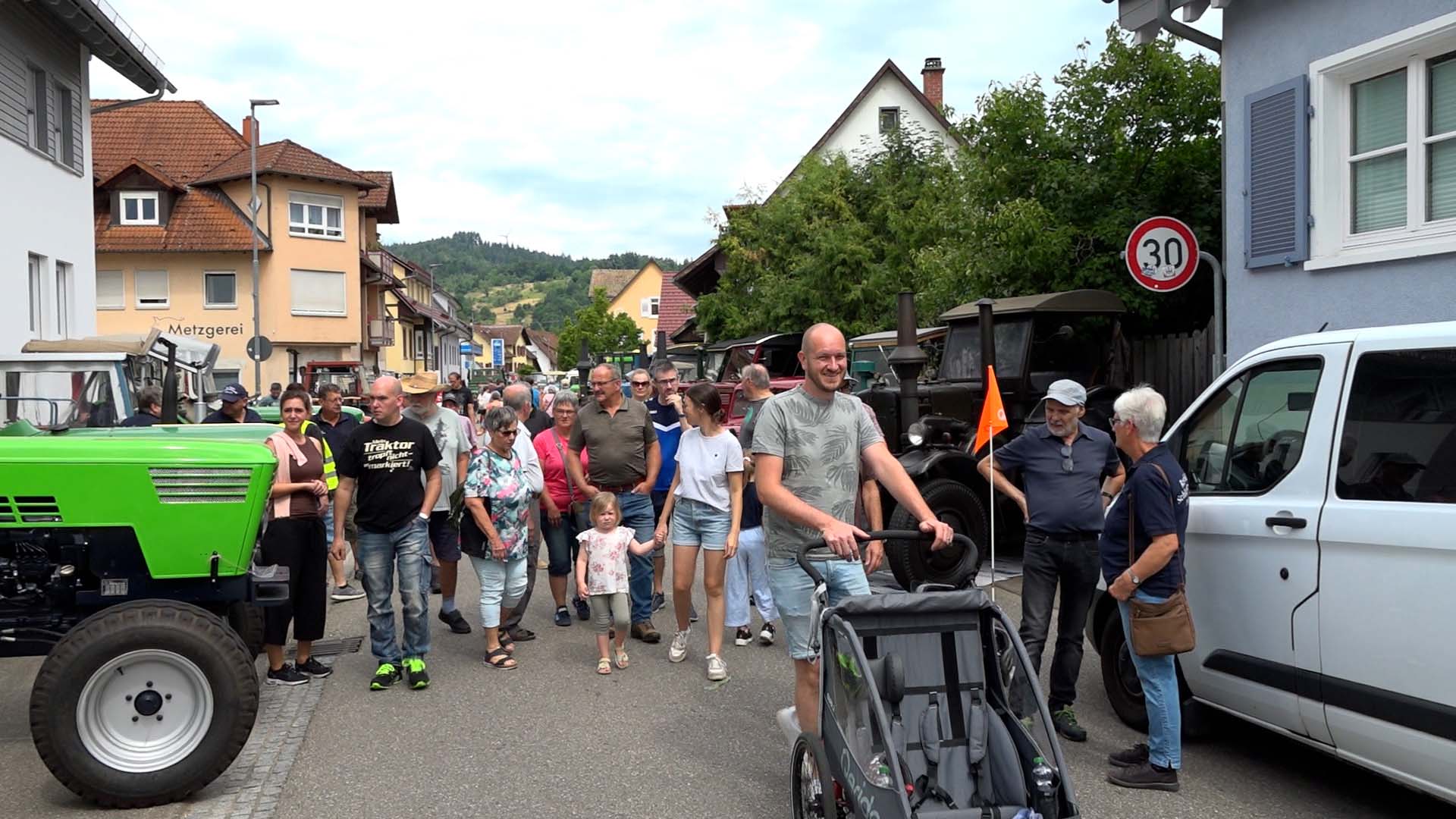 2025-7-11-BI-Gerhard Große-Schleppertreffen-Bild 7 - Festbetrieb