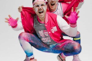 2025-7-11-ZE-Mütze Katze-heller Hintergrund 3