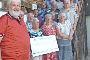 2025-7-2-NO-Trachtengruppe Spende Schwimmbadverein-P1030007