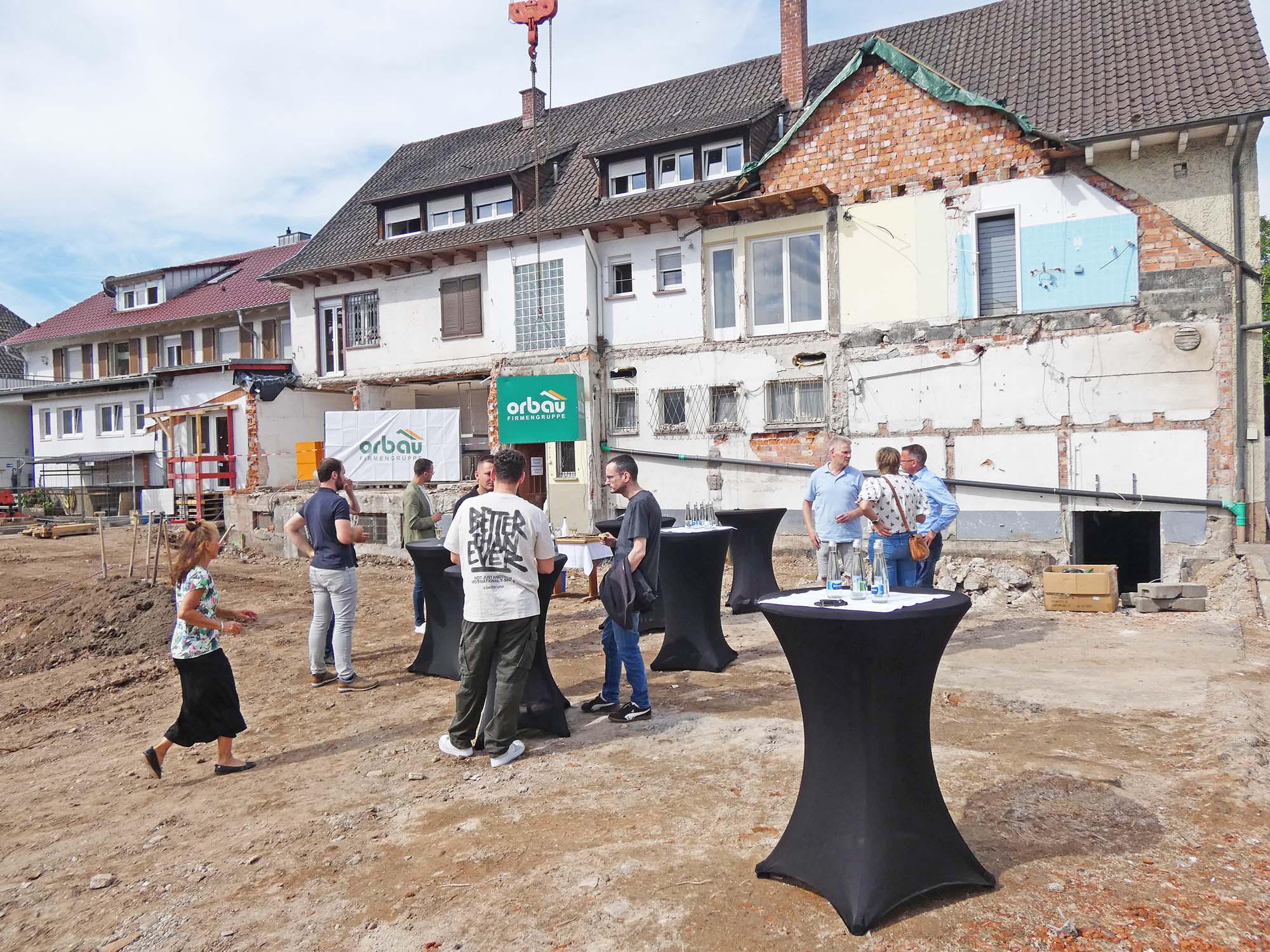 2025-7-21-BI-bia-Orbau Gasthaus Kreuz Spatenstich-und-freiliegende Rückwand des Altbaus