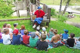 2025-7-25-OH-Kinderhaus Sonnenblume-Schulfuchsabschluss-Bild2_Waldmütterchen