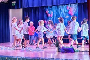 2025-7-4-ZE-UE-Kiga Wirbelwind-Abschluss Schulanfänger 2025-Regenbogenfisch