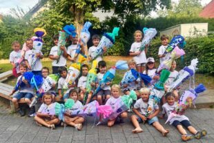 2025-7-4-ZE-UE-Kiga Wirbelwind-Abschluss Schulanfänger 2025-Schulanfänger Schultüten