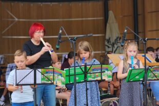 2025-7-9-NO-Oliver Vollmer- Tag der Bläserjugend 1 Flötenbande mit Annette Tafler