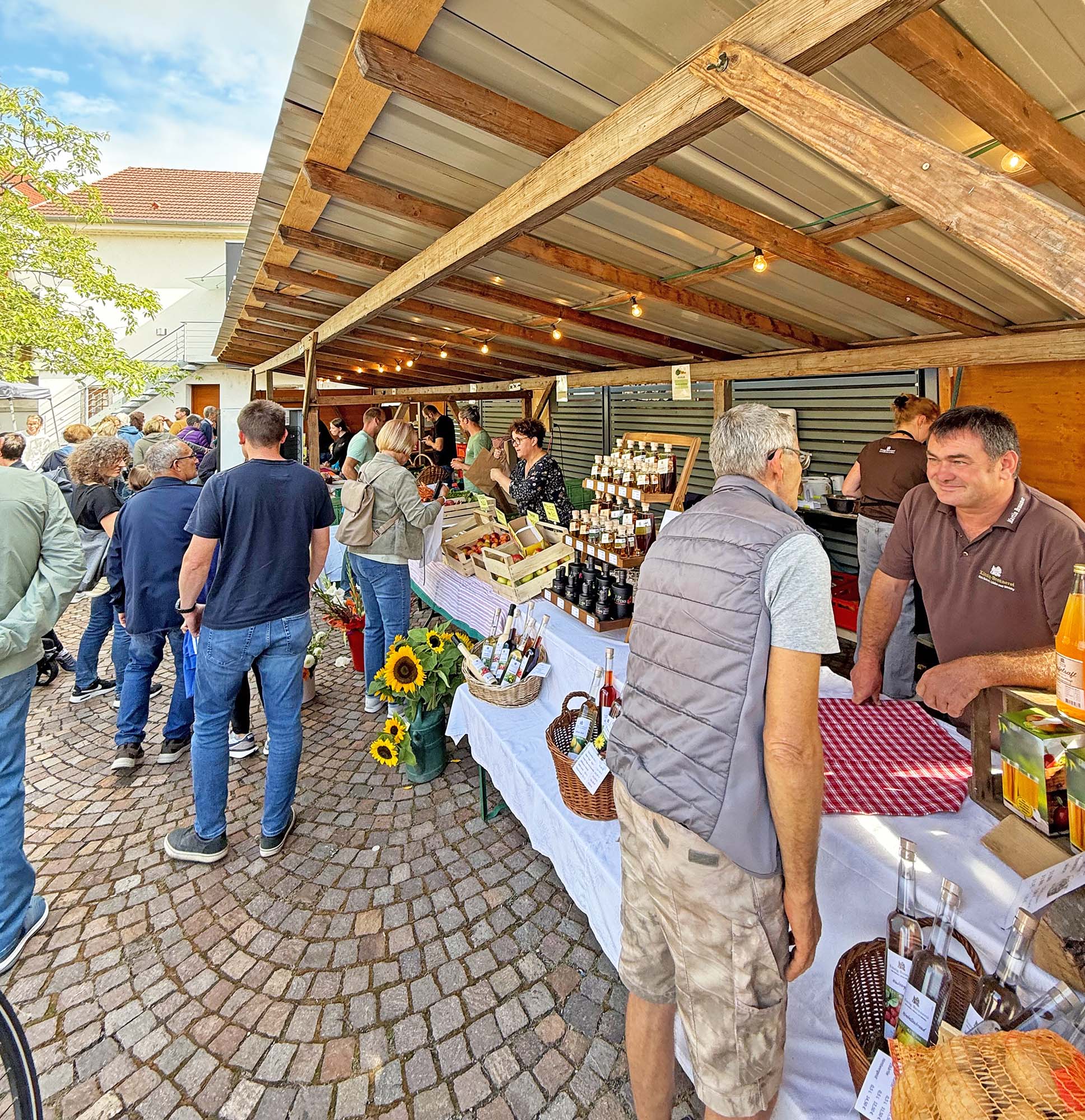 2025-8-1-BI-Nora Wälde-Erfolgreicher Auftakt OrtsMitte-Markt-IMG_3043