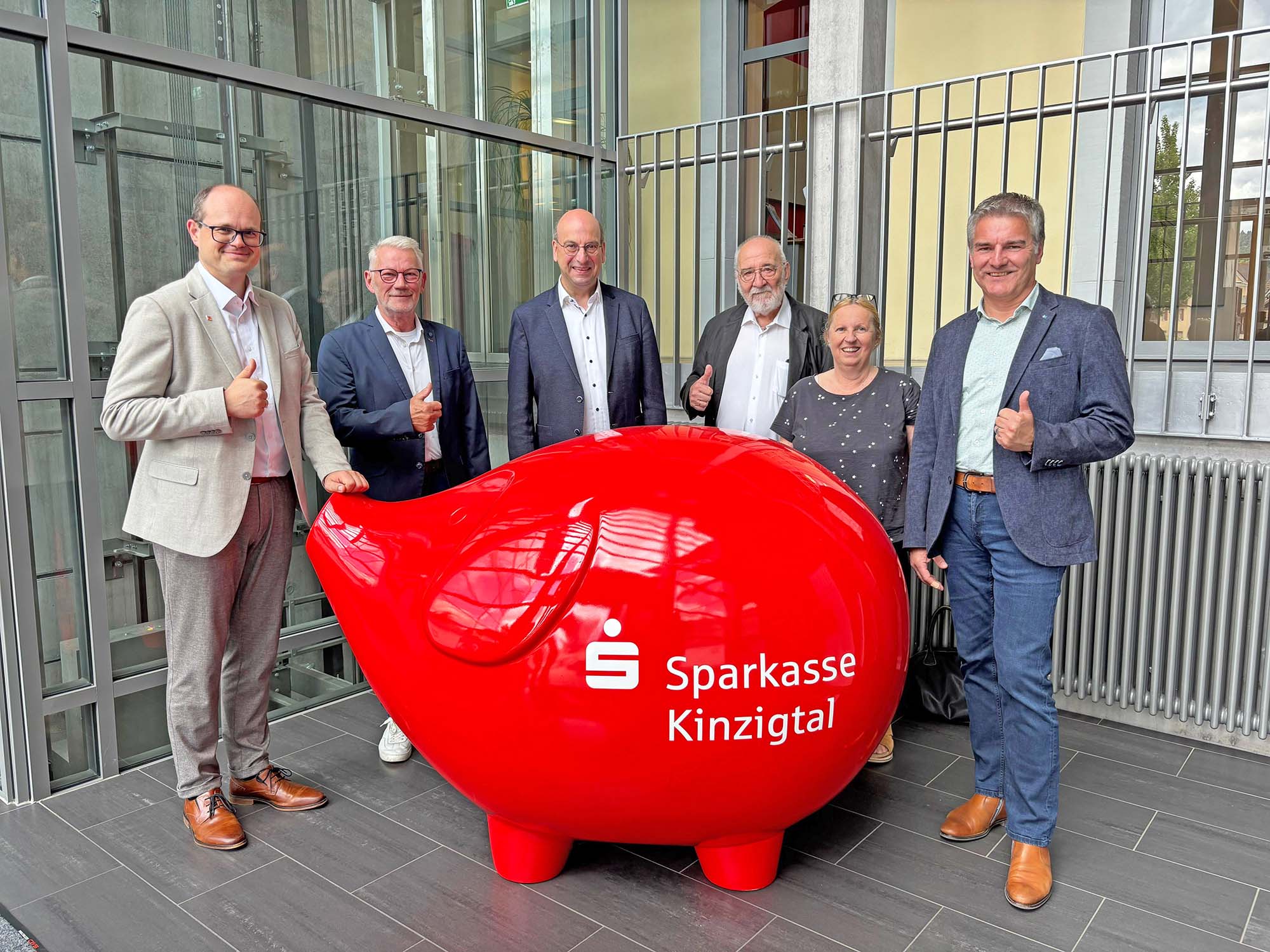 2025-8-11-HA-Anne Singler-Sparkasse Übergabe Abschiedsspende