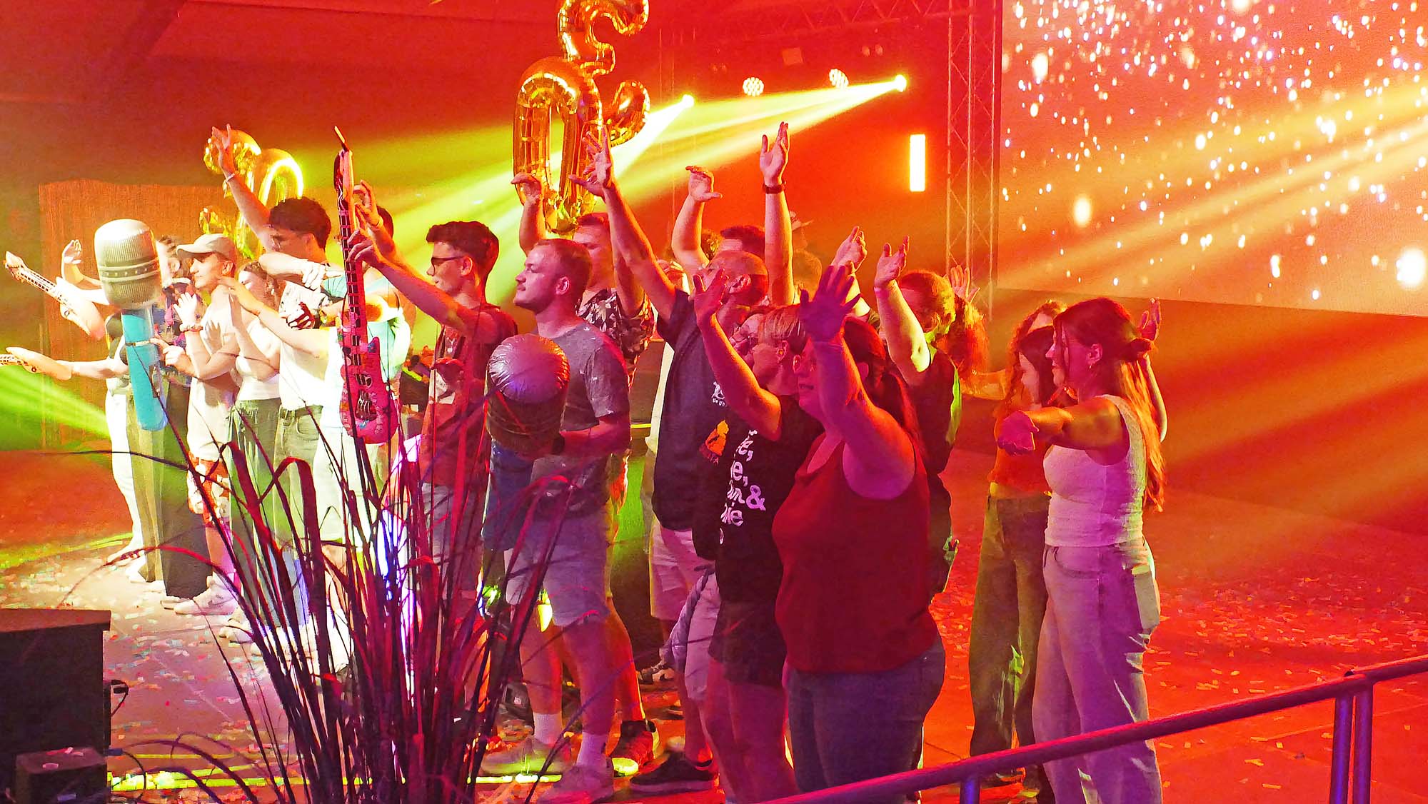 2025-8-11-ZE-UE-Martin Huber-2025 Kilwi-Freitag MH Bläserjugend feiert berauschendes 30jähriges Jubiläum am Kilwi-Freitag mit Mütze Katze