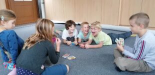 Spielespaß mit „Dragomino“, „Neinhorn“ und Bewegungsspielen