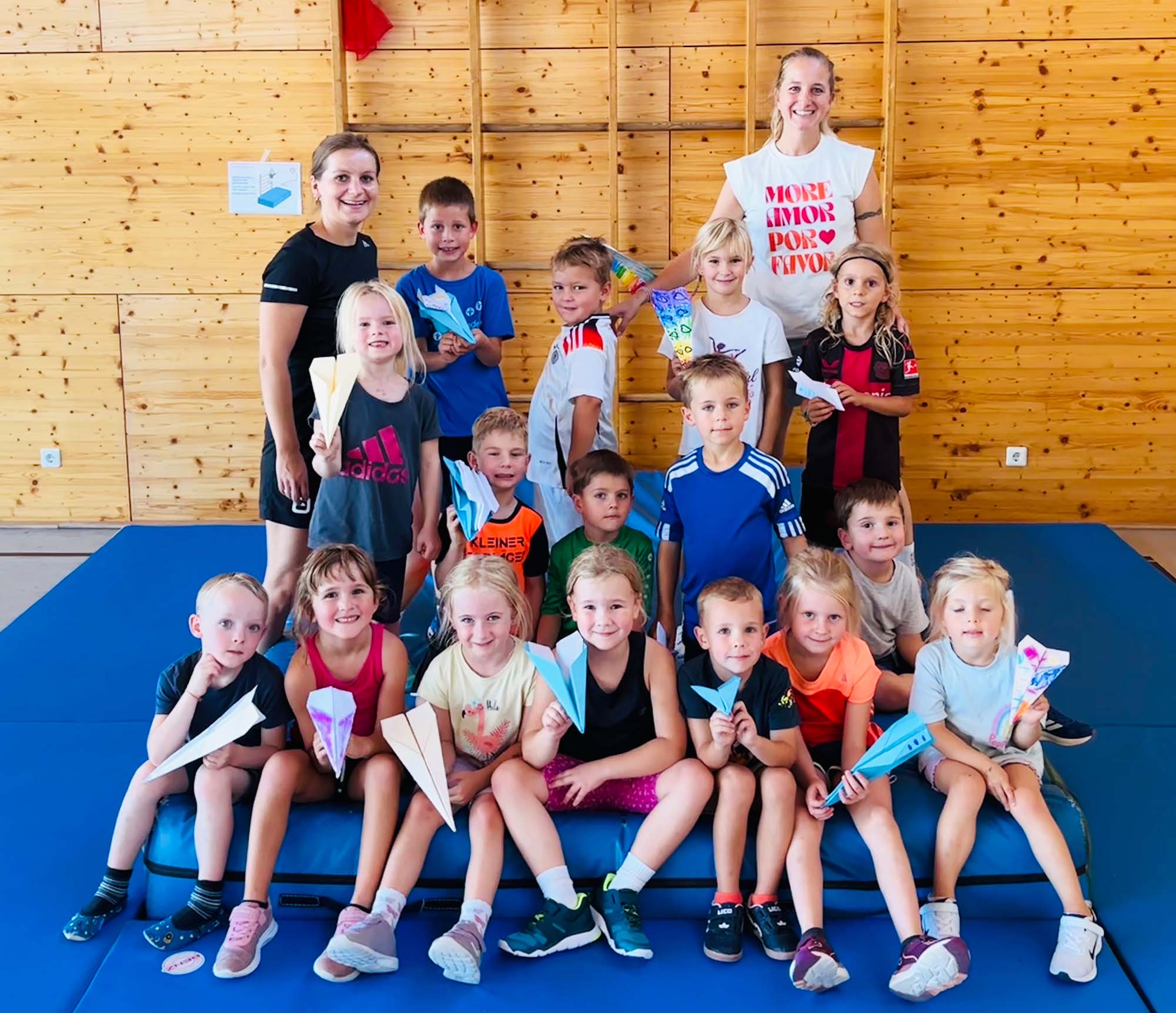 2025-8-15-BI-sp-Biberstarkes Ferienprogramm TV Biberach Mit Papierfliegern um die Welt-Bild