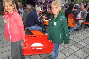 2025-8-22-BI-bia-Tavernenabend-und-Geschirrträger Pia-und-Simon