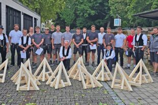 2025-8-22-WOL-Zimmerer-Innung Wolfach-Gesellenprüfung 2025-20250802_184645- besser